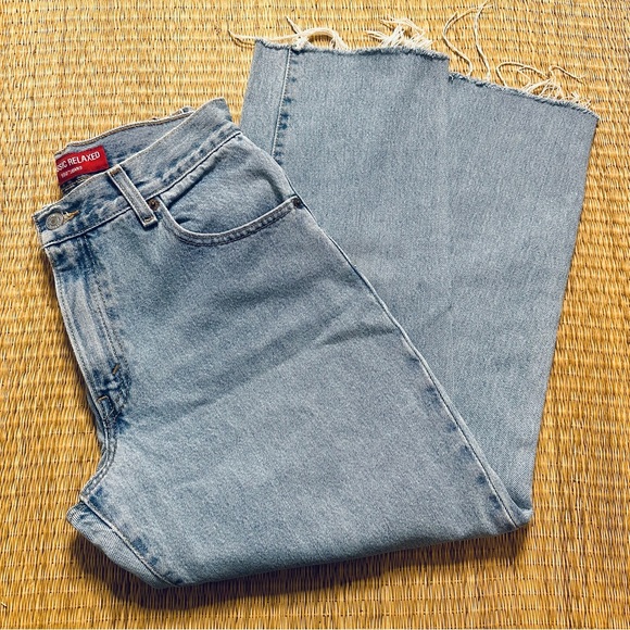 Vintage Retro Levi’s 550 Classic Relaxed Fit Highrise Taper Crop Light Wash Jean - Picture 5 of 12